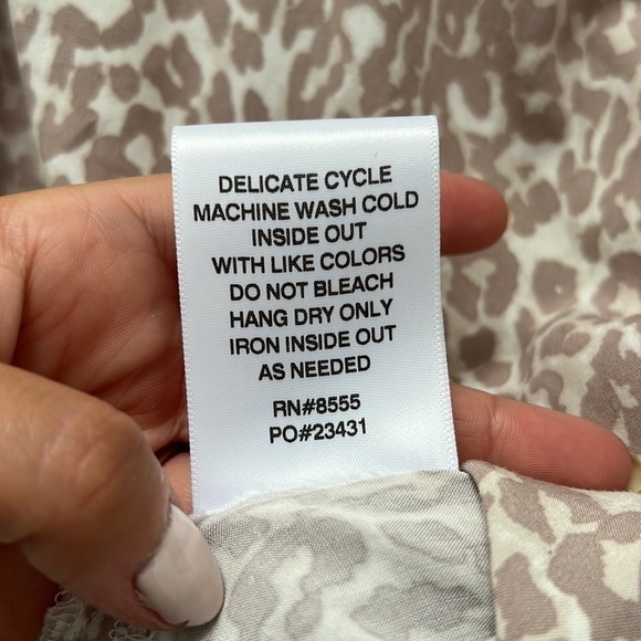 Stitchfix Cosmic Blue Love Kylie Classic Half Button Down Blouse Size Medium - Picture 7 of 9